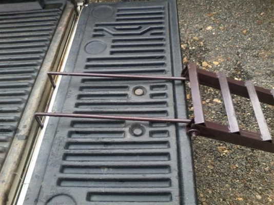 รับทำบันไดเข็นมอเตอร์ไซค์ขึ้นท้ายรถกระบะมีตัวล็อคฝาท้ายกระบะมี 2 ขนาด กว้าง 9 นิ้ว ยาว 1.70 ม. ราคา 1500 บาท กับกว้าง 12 นิ้ว ยาว 1.70 ม. ราคา 1800 บาท