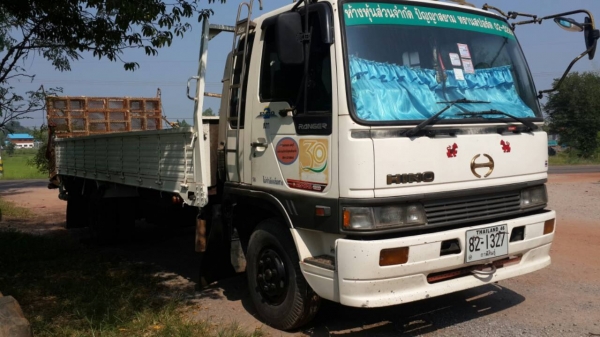 ขายรถ 6 ล้อกระบะบรรทุก HINO FD3H ยาว 6 เมตรมีหางไฮดรอลิค