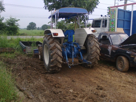 ขายรถไถFORD  รุ่น6600  T3  มีทะเบียนพร้อมโอนสนใจ0871684611