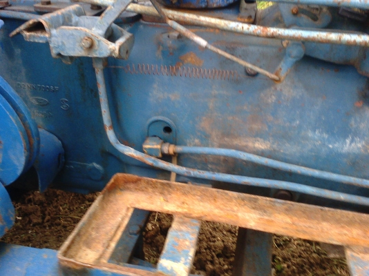 ขายรถไถFORD  รุ่น6600  T3  มีทะเบียนพร้อมโอนสนใจ0871684611