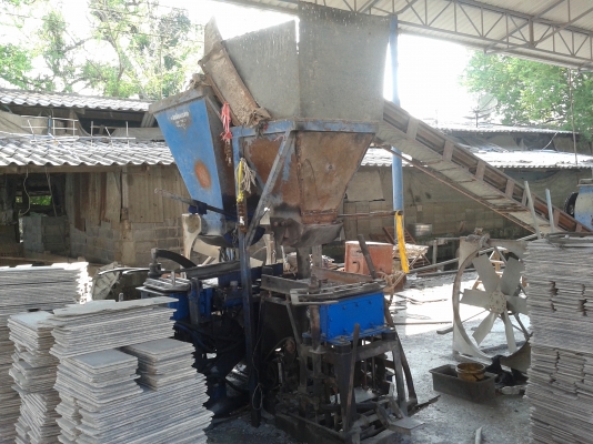 เครื่องอัดอิฐบล็อก ไฮโดริก2หัว หัวนึง4ก้อน อีกหัว2ก้อน