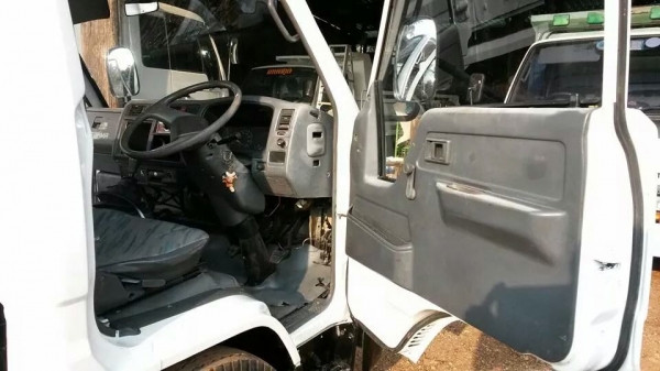 ขายสี่ล้อกลาง dyna bu101 115 แรง รถราชการ ใช้งานมาน้อย เลขไมล์ 45,000 โล