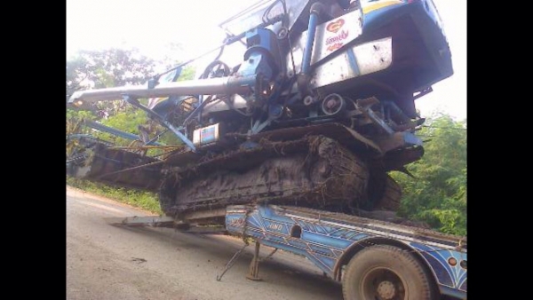 ขายเทเลอร์ลากรถเกี่ยวข้าว เบอติดต่อ0896763860