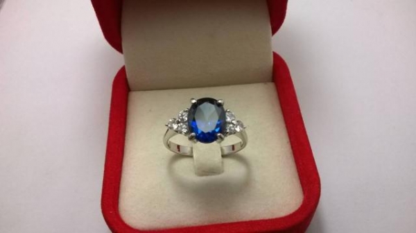 แหวนเงินหญิงพลอยไพลิน