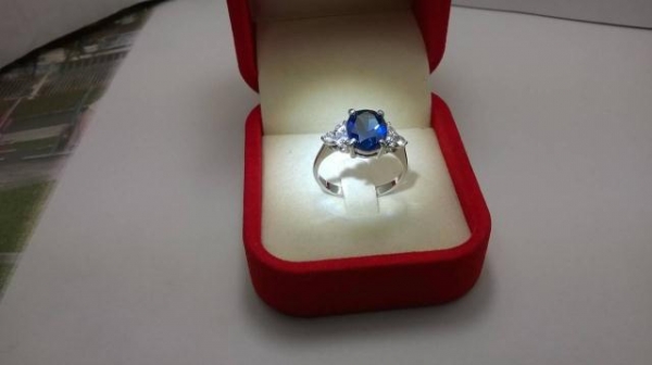 แหวนเงินหญิงพลอยไพลิน