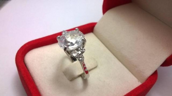 แหวนเงินหญิงพลอย CZ