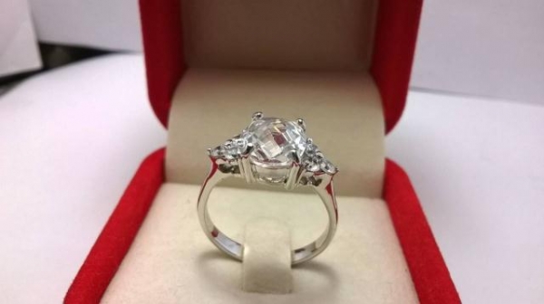 แหวนเงินหญิงพลอย CZ