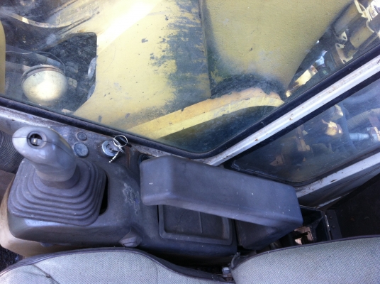 ขายรถแบคโฮ KOMATSU PC-200-5 ซีเรียล.70232 ไฟฟ้าเต็ม เอกสารอิมวอย ราคา 850000 ต่อรอง ขายรถแบคโฮ KOMATSU PC-200-5 ซีเรียล.70232 ไฟฟ้าเต็ม เอกสารอิมวอย ราคา 850000 ต่อรอง