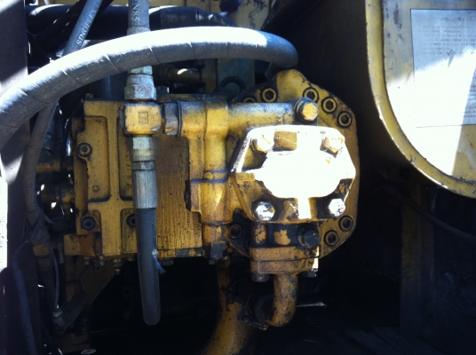 ขายรถแบคโฮ KOMATSU PC-200-5 ซีเรียล.70232 ไฟฟ้าเต็ม เอกสารอิมวอย ราคา 850000 ต่อรอง ขายรถแบคโฮ KOMATSU PC-200-5 ซีเรียล.70232 ไฟฟ้าเต็ม เอกสารอิมวอย ราคา 850000 ต่อรอง