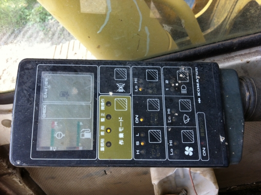 ขายรถแบคโฮ KOMATSU PC-200-5 ซีเรียล.70232 ไฟฟ้าเต็ม เอกสารอิมวอย ราคา 850000 ต่อรอง ขายรถแบคโฮ KOMATSU PC-200-5 ซีเรียล.70232 ไฟฟ้าเต็ม เอกสารอิมวอย ราคา 850000 ต่อรอง