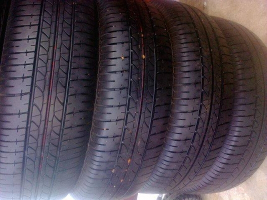 ยางดี17570R14สวยดอกเต็มเส้นสีพอมี80\%ปี13 ยางดี17570R14สวยดอกเต็มเส้นสีพอมี80\%ปี13