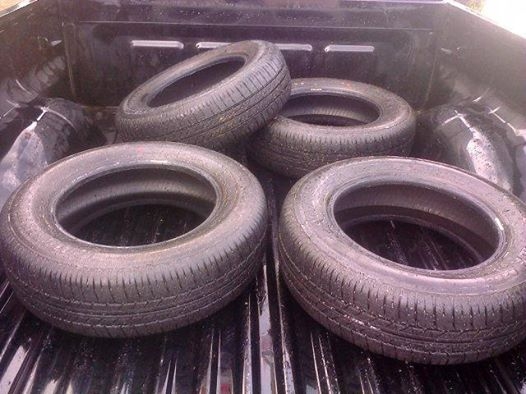 ยางดี17570R14สวยดอกเต็มเส้นสีพอมี80\%ปี13