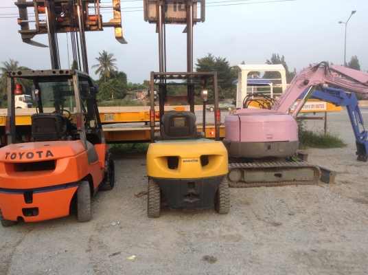 ขายรถยก 2.5ตัน.  เครื่องดีเซล แน่นๆKOMATSU FD25-16 เก่านอก เร็ว  แรง