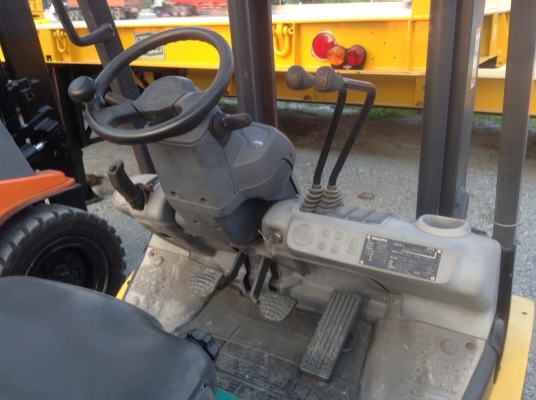 ขายรถยก 2.5ตัน.  เครื่องดีเซล แน่นๆKOMATSU FD25-16 เก่านอก เร็ว  แรง