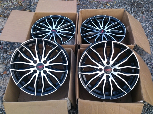 ขายแม็กเปล่าTRD 4รู100 ขอบ15 จำนวน 4 วง