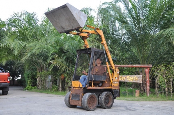 ขายBOBCAT TOYOTA 2SD สวยเดิมจากญี่ปุ่นยังไม่เคยใช้งานในไทย 79,000เท่านั้น