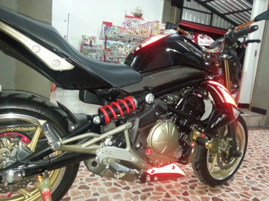 ขาย ER 6 N สภาพใหม่ไม่ได้ขี่มาก 16000 กิโล ของแต่งเต็ม