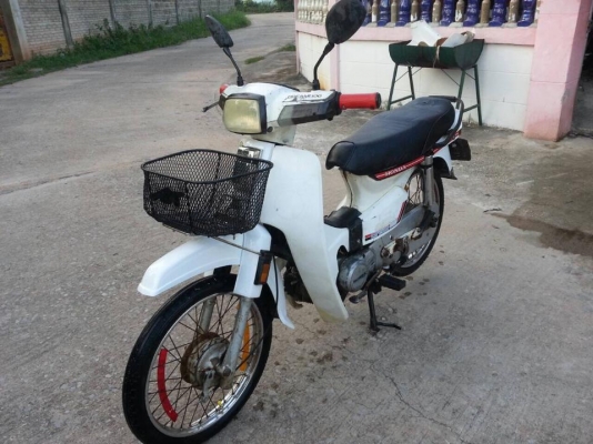 ดรีมคุรุสภาสีขาวลายแดงราคาถูก7800บาท