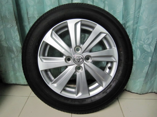 ขายล้อแม็กพร้อมยางป้ายแดง VIOS ขอบ15 สภาพใหม่มากๆ ถอดจากศูนย์