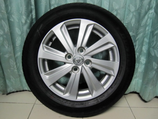 ขายล้อแม็กพร้อมยางป้ายแดง VIOS ขอบ15 สภาพใหม่มากๆ ถอดจากศูนย์