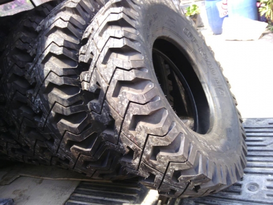 ยางจี๊ปทหาร 700 X 16 ของใหม่  superstone  ยางกองทัพ และลายฮัมวี่ s-79   หายากครับ ก.ไก่7.50-16 tubeless ไม่ต้องใช้ยางใน