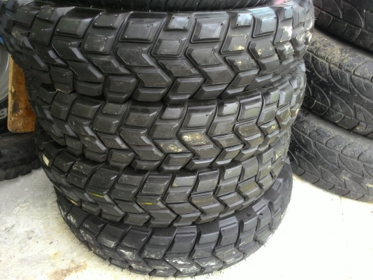 ยางจี๊ปทหาร 700 X 16 ของใหม่  superstone  ยางกองทัพ และลายฮัมวี่ s-79   หายากครับ ก.ไก่7.50-16 tubeless ไม่ต้องใช้ยางใน