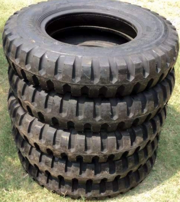 ยางจี๊ปทหาร 700 X 16 ของใหม่  superstone  ยางกองทัพ และลายฮัมวี่ s-79   หายากครับ ก.ไก่7.50-16 tubeless ไม่ต้องใช้ยางใน