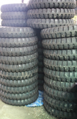 ยางจี๊ปทหาร 700 X 16 ของใหม่  superstone  ยางกองทัพ และลายฮัมวี่ s-79   หายากครับ ก.ไก่7.50-16 tubeless ไม่ต้องใช้ยางใน