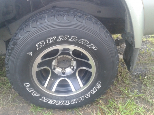 ขายยาง+แม็ก 31x10.50x15 สวยๆ