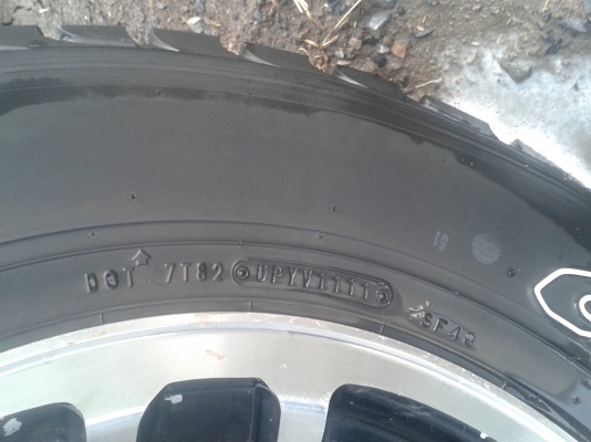 ขายยาง+แม็ก 31x10.50x15 สวยๆ