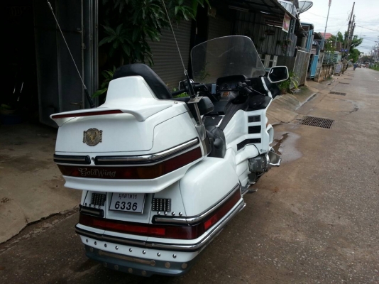 ขาย honda goldwing 1500 ทะเบียน สวยๆเดิมๆครับสีขาว สีเดิม สภาพดี เครื่องสมบูรณ์ อุปกรณ์ทุกอย่างใช้งานได้ดี เครื่องสมบูรณ์ ระบบไฟสมบูรณ์ทุกจุด พร้อมออกทริปกันยาวๆครับ ราคา 250,000 บาท
