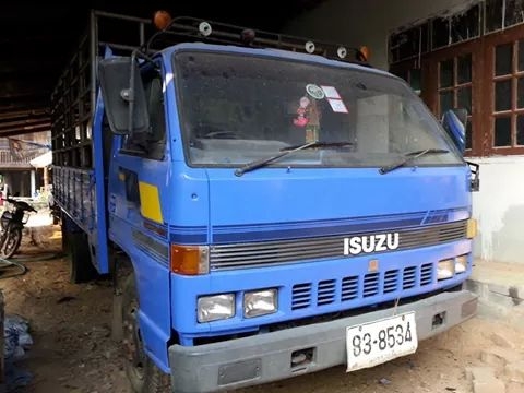 ขายISUZU NPR110แรง เครื่องดี4BE1 แคชซีสวย ยางดี ภายในสวย เกียร์ยาว 4.30เมตร สภาพพร้อมใช้งาน เอกสารพร้อมโอน สนใจโทร 090-8588220คุณนะ ID:narong498 หรือ www.truck.in.th/498