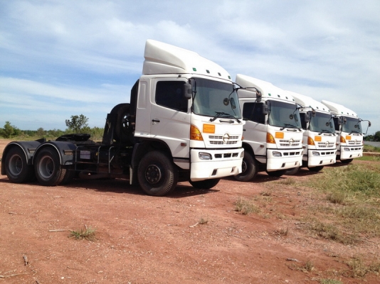 มีหัวลาก หลายรุ่นให้เลือกครับมีทั้ง HINO NISSAN MITSUBISHI เครื่องมีตั้งแต่ 260-380 แรงม้ามีทั้งระบบน้ำมันและก๊าซ NGV เช็คใหม่ทำใหม่ทุกจุดพร้อมทะเบียน พร้อมรับประกัน เครื่อง, เกียร์, เฟืองท้ายนาน 30 วัน รีบโทรเลยครับ