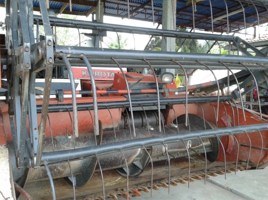 ขายรถเกี่ยวข้าว KUBOTA DC 68 อุ้ม