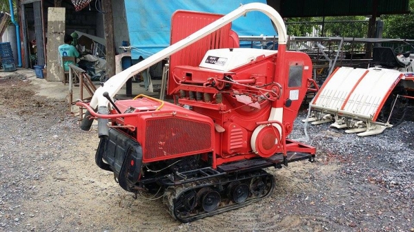 รถนวดข้าวเดินตาม เก่าญี่ปุ่น KUBOTA สภาพอย่างสวย เป็นแทรคยาง นวดข้าวเร็ว ง่าย เคลี่อนย้ายง่าย ทำงานสะดวก คล่องตัว ทนทาน เครื่องยนต์ติดง่าย รถนวดข้าวเดินตาม เก่าญี่ปุ่น KUBOTA สภาพอย่างสวย เป็นแทรคยาง นวดข้าวเร็ว ง่าย เคลี่อนย้ายง่าย ทำงานสะดวก คล่องตัว ทนทาน เครื่องยนต์ติดง่าย