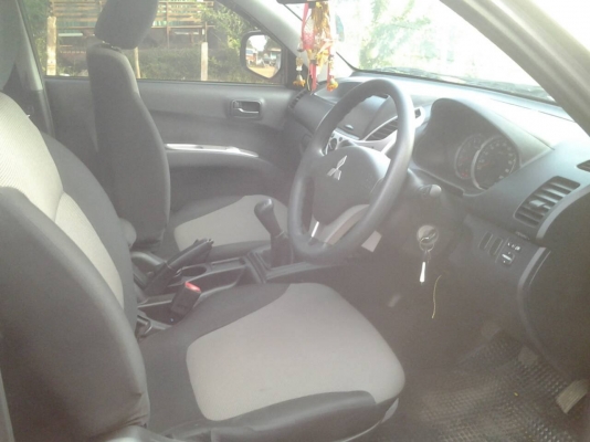 MITSU TRITON PLUS 2.5 ปี57 รถได้2เดือน 15000กม ป้ายแดงเงินสดครับ เพิ่งได้ป้ายทะเบียน ประกันชั้น1