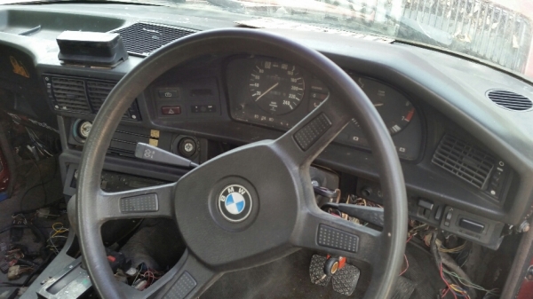 BMW 520 เครื่อง1J auto lpg ลงเล่ม ทะเบียนขาดปี 56 กล่องพัง ขาย 19,800