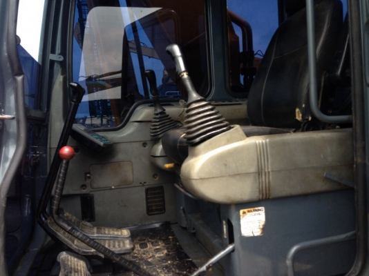 ขายด่วน komatsu pc200-6 เครื่องโคมัสสุ ไฟฟ้าครบ สภาพพร้อมลงงาน ติดต่อคุณเปิ้ล 081-3712233,081562314