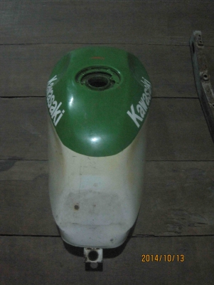 โล๊ะขายถูกๆ-ถังน้ำมัน Kawasaki Serpico ฝาเรียบ ไม่บุบไม่ผุไม่หนิม 500(รวมส่ง)