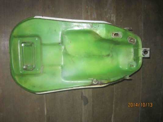 โล๊ะขายถูกๆ-ถังน้ำมัน Kawasaki Serpico ฝาเรียบ ไม่บุบไม่ผุไม่หนิม 500(รวมส่ง)