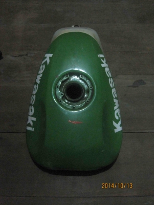 โล๊ะขายถูกๆ-ถังน้ำมัน Kawasaki Serpico ฝาเรียบ ไม่บุบไม่ผุไม่หนิม 500(รวมส่ง)