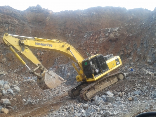 ขาย KOMATSU PC 300-8 พร้อมงานประจำในโรงโม่หิน
