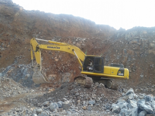 ขาย KOMATSU PC 300-8 พร้อมงานประจำในโรงโม่หิน ขาย KOMATSU PC 300-8 พร้อมงานประจำในโรงโม่หิน