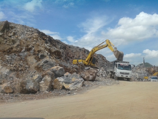 ขาย KOMATSU PC 300-8 พร้อมงานประจำในโรงโม่หิน ขาย KOMATSU PC 300-8 พร้อมงานประจำในโรงโม่หิน