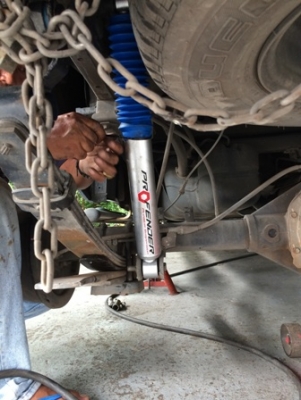 รับแก้ปัญหาช่วงล่าง รถกระบะ Navara by Shock Profender