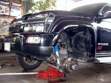 รัับแก้ปัญหาช่วงล่าง รถกระบะ Chevrplet by Shock Profender