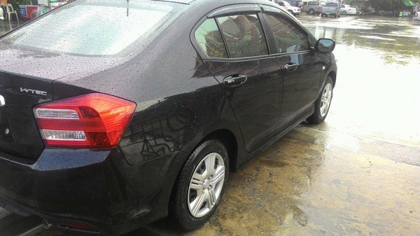 ขายhondacity 2013 สีดำ สภาพสวย 175000