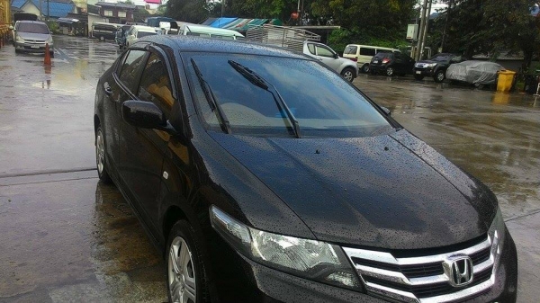 ขายhondacity 2013 สีดำ สภาพสวย 175000