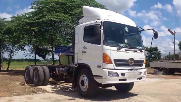 ขายรถสิบล้อหัวแชสซี HINO mega เครื่อง 260 แรง ปี 49 เดิมๆ ตามรุ่น ทะเบียนพร้อม ขายรถสิบล้อหัวแชสซี HINO mega เครื่อง 260 แรง ปี 49 เดิมๆ ตามรุ่น ทะเบียนพร้อม