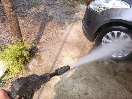 เครื่องฉีดน้ำแรงดันสูง